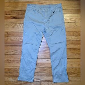 Men’s Levi’s khakis